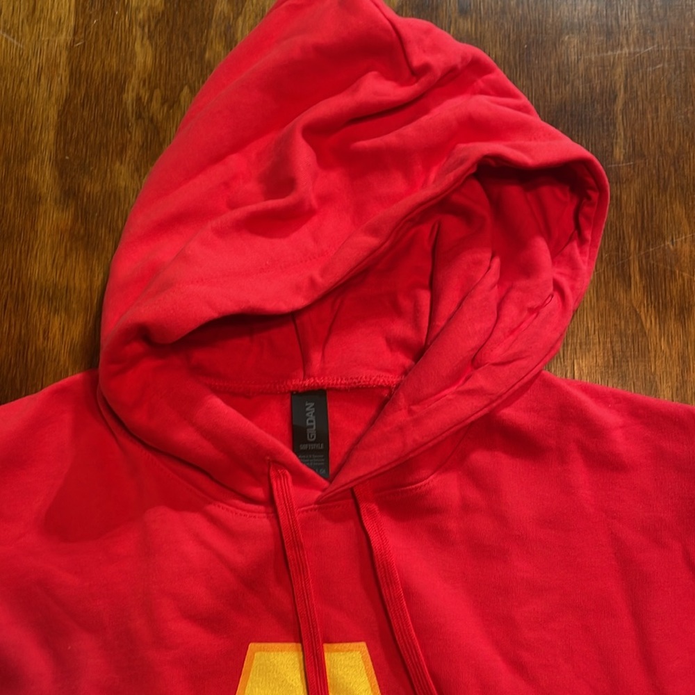 A sweatshirt - Picture 2 of 3
